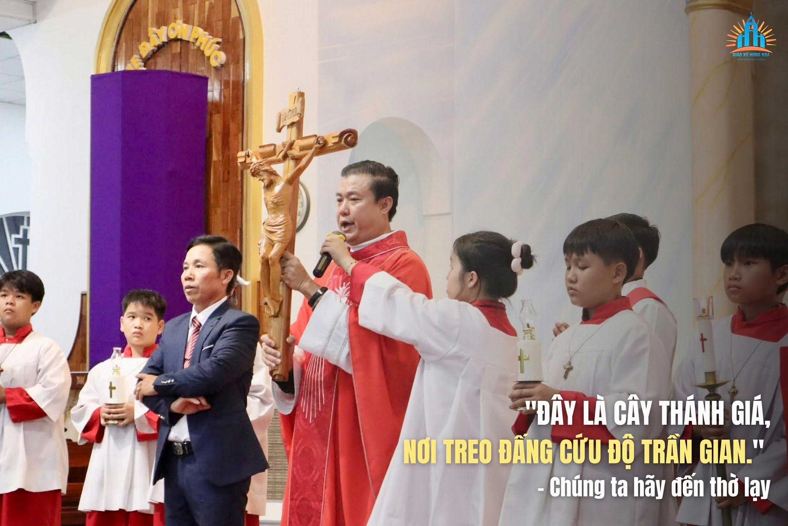 Giáo Xứ Hưng Hòa Cử Hành Nghi Thức Thứ Sáu Tuần Thánh